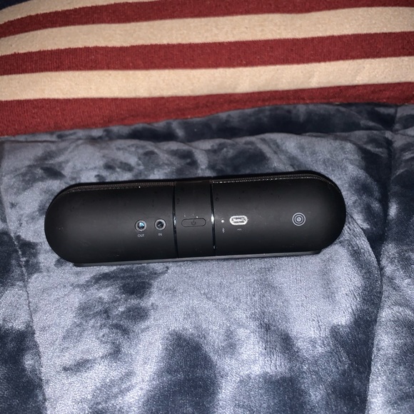 Beats Pill Bluetooth Speaker - Picture 2 of 4